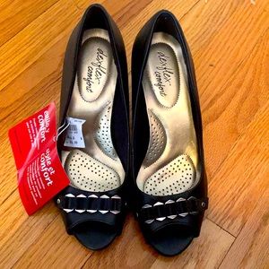 DexFlex Style & Comfort Black Heels Peep Toe 8W